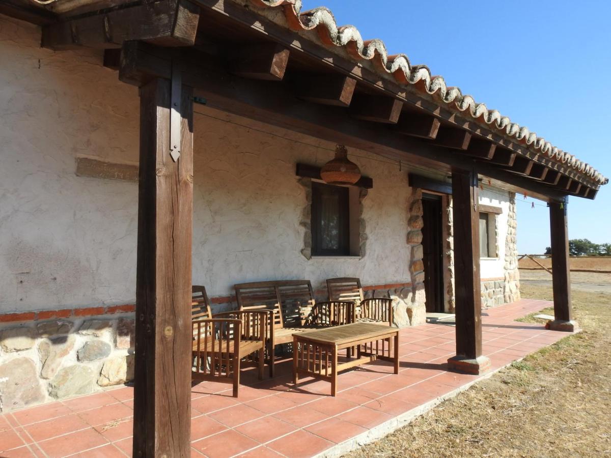 Eco-Lodge En La Reserva Privada Campanarios De Azaba - Proyecto De Conservacion Espeja Exterior foto