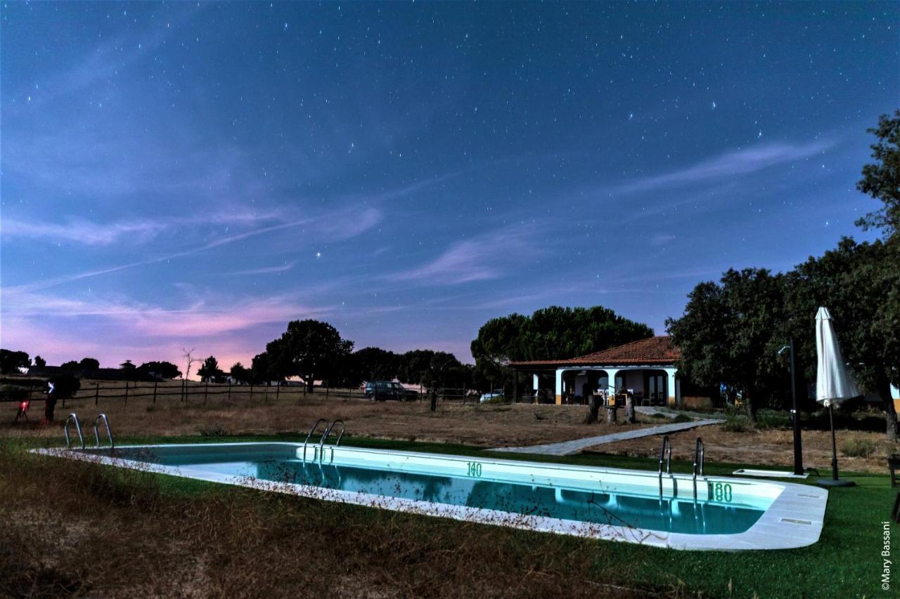 Eco-Lodge En La Reserva Privada Campanarios De Azaba - Proyecto De Conservacion Espeja Exterior foto