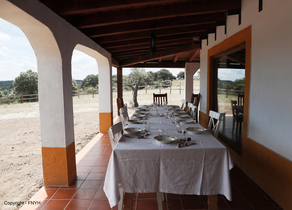 Eco-Lodge En La Reserva Privada Campanarios De Azaba - Proyecto De Conservacion Espeja Exterior foto